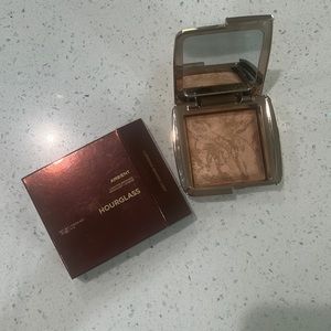 Hourglass, ambient lighting bronzer